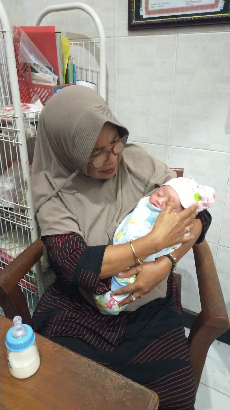 PENEMUAN BAYI DALAM KARDUS