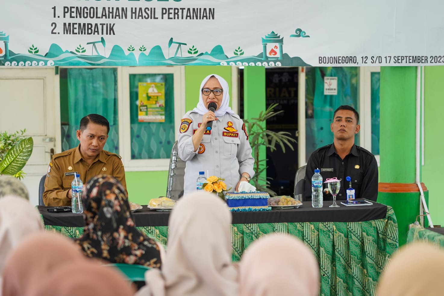 BUPATI BOJONEGORO MEMBUKA PELATIHAN OLAHAN HASIL PERTANIAN DAN BATIK