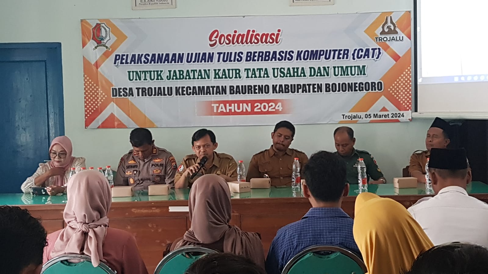 SOSIALISASI UJIAN TULIS BERBASIS KOMPUTER PADA PENGISIAN PERANGKAT DESA DI DESA TROJALU KECAMATAN BA