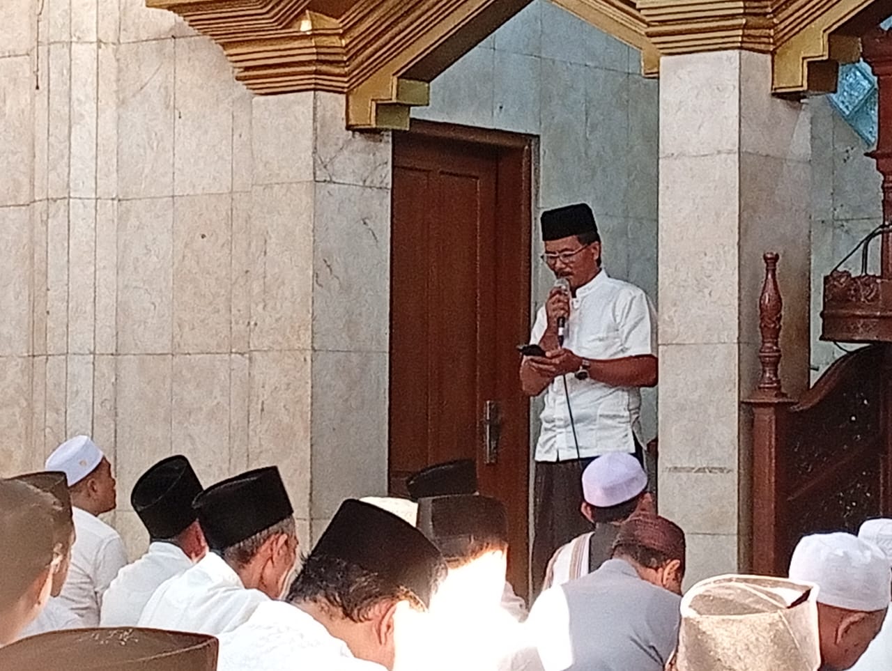 Momentum Idul Adha 1446 H, Warga Baureno Laksanakan Sholat Idul Adha di Masjid Baiturrahman