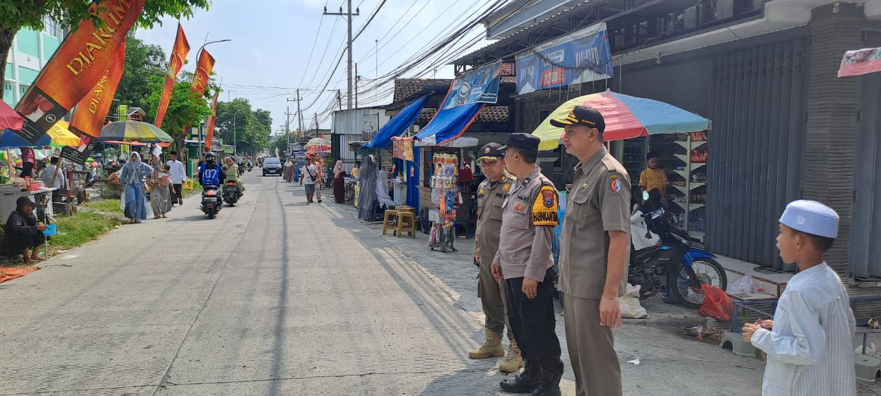 Satpol PP Baureno Kawal Haul Masyayikh Darul Ulum dengan Penuh Kesiapsiagaan